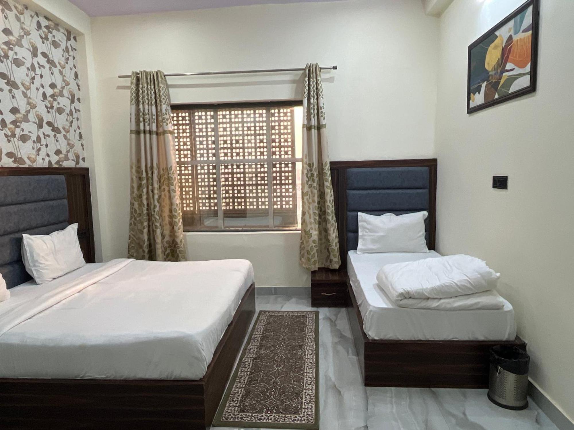 Hotel Snow White Budget Family Rooms - In House Parking - 5G Wifi- Gyser Facility Tājganj エクステリア 写真